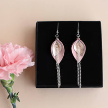 Bloom -malliston keskikokoiset korvakorut, joiden väriyhdistelmä on roosa ja ruusukulta.