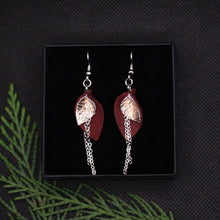 Bloom -malliston korvakorut koossa mini, joiden väriyhdistelmä on viininpunainen ja ruusukulta.