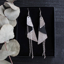 Kiila -malliston hopea iso korvakoru.